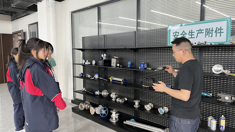 18a7258c008547a598385236431f5555.png 18a7258c008547a598385236431f5555.png